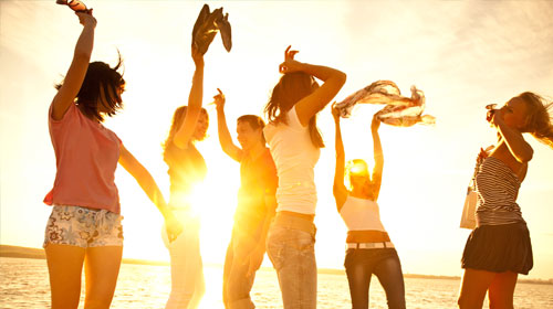 激烈的比拼引发球迷们的狂热