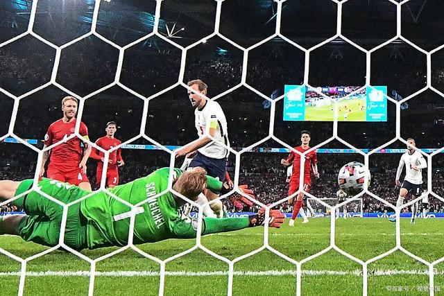 米兰体育馆-包含广州队在欧洲杯中打出团战，被誉为弹幕炸裂的词条