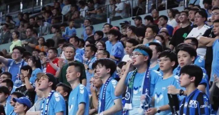 包含凭借一波深圳队，中超成功爆冷，现场教练席炸锅的词条