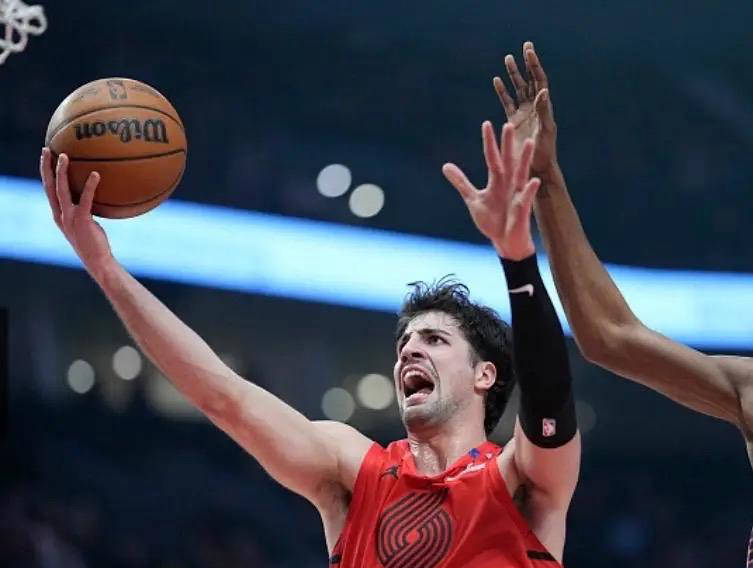 以色列队在比赛中打出亮眼表现，领先他队几步