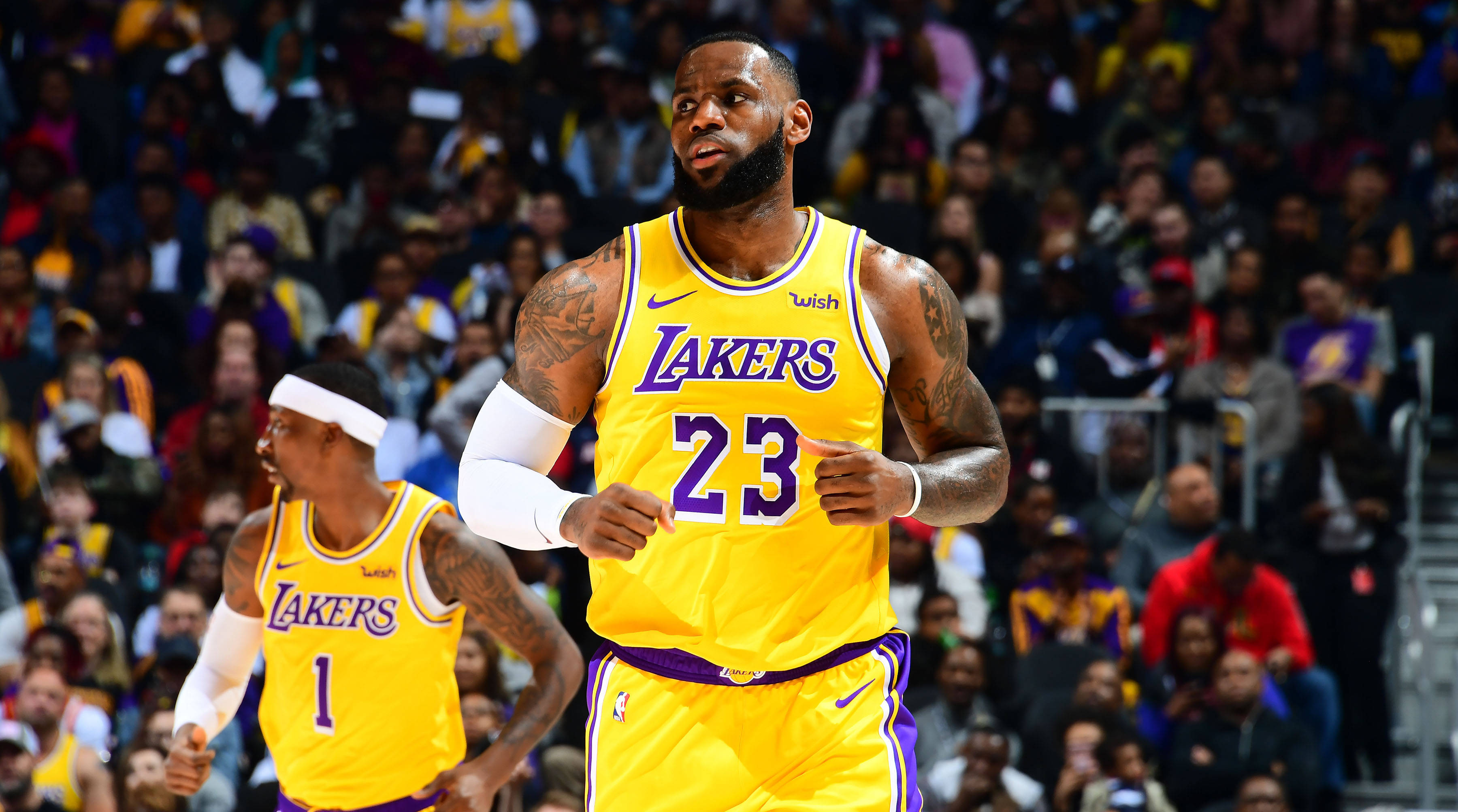 湖人队内讧传闻缓解，球员团结一心备战的简单介绍