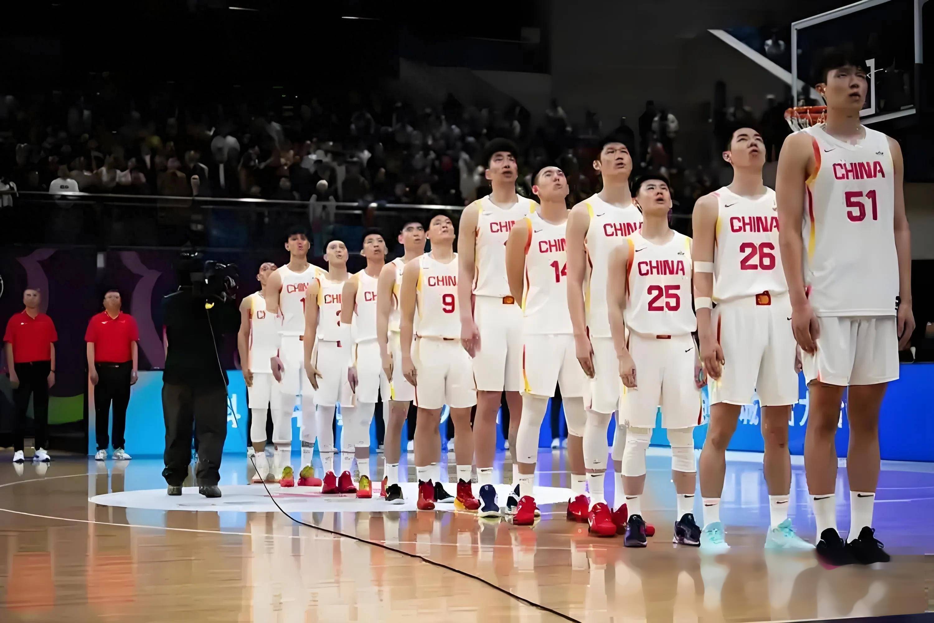 中国篮球联赛各队在比赛前进行最后冲刺