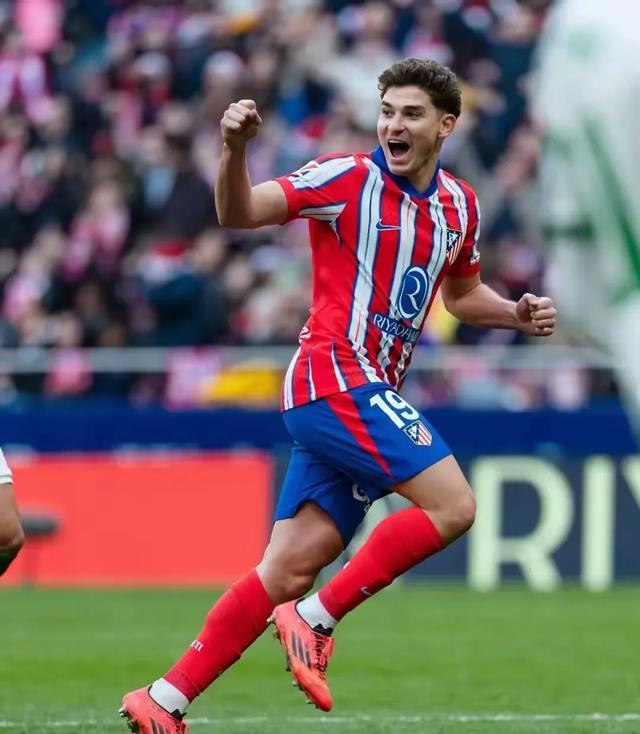 米兰体育中国官网-瓦伦西亚客场惊险逆转，豪取三分