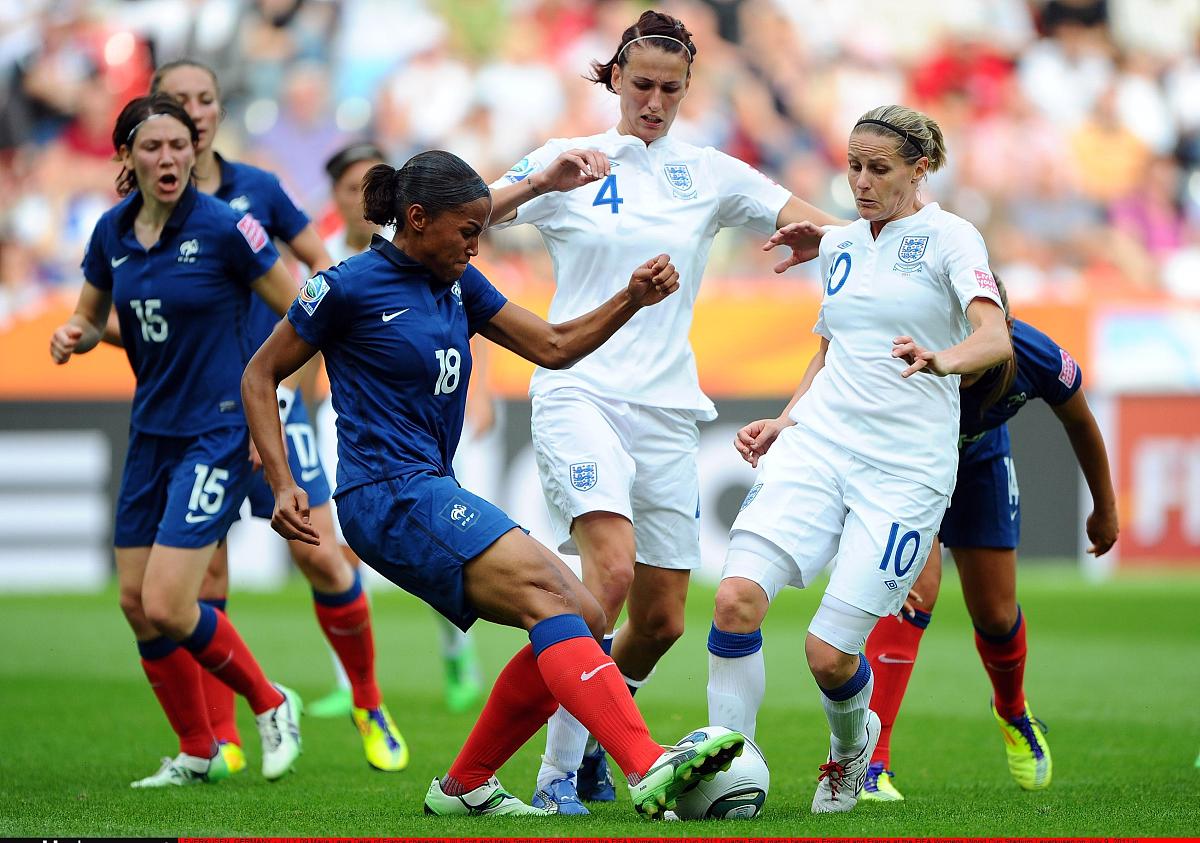 米兰体育官网-足球女子半决赛法国队战胜巴西队