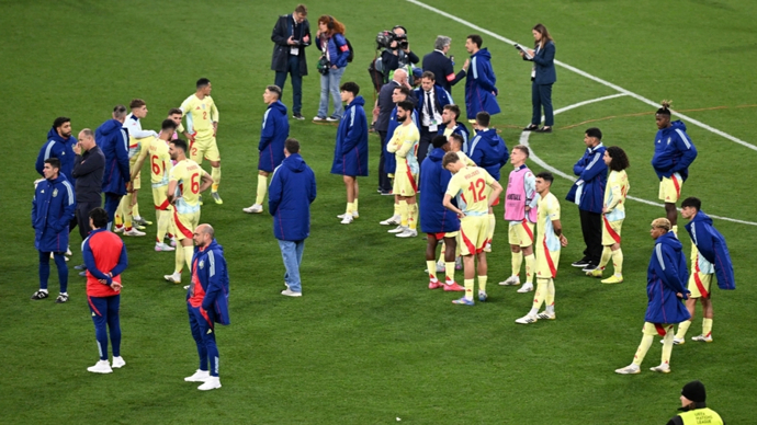 米兰体育网站-欧洲杯赛场厮杀激烈愈来愈激，球迷情绪高涨的简单介绍