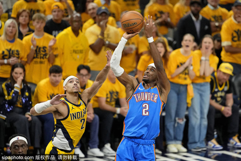 独行侠队主场迎战强敌，声势显赫