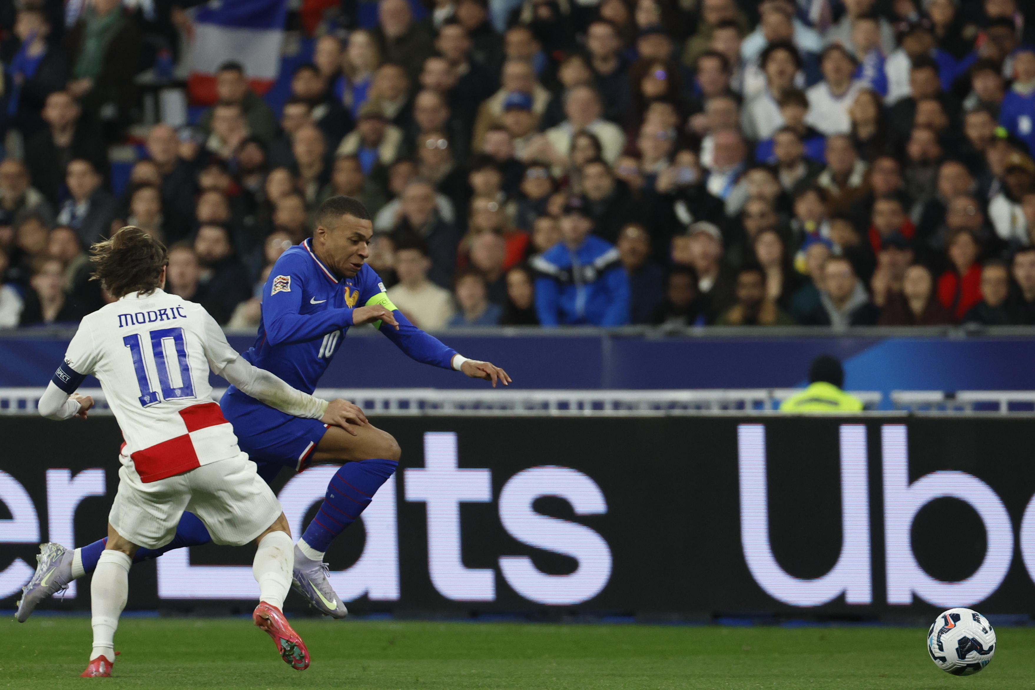 著名的欧洲国家足球赛事再度拉开序幕，球迷沸腾的简单介绍