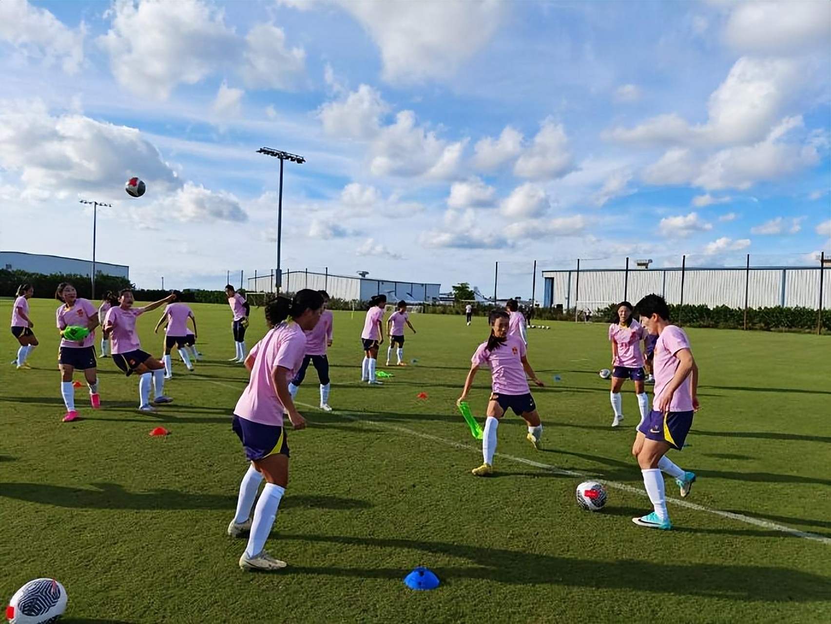 米兰体育注册-墨西哥女足队员完成国际友谊赛拉练
