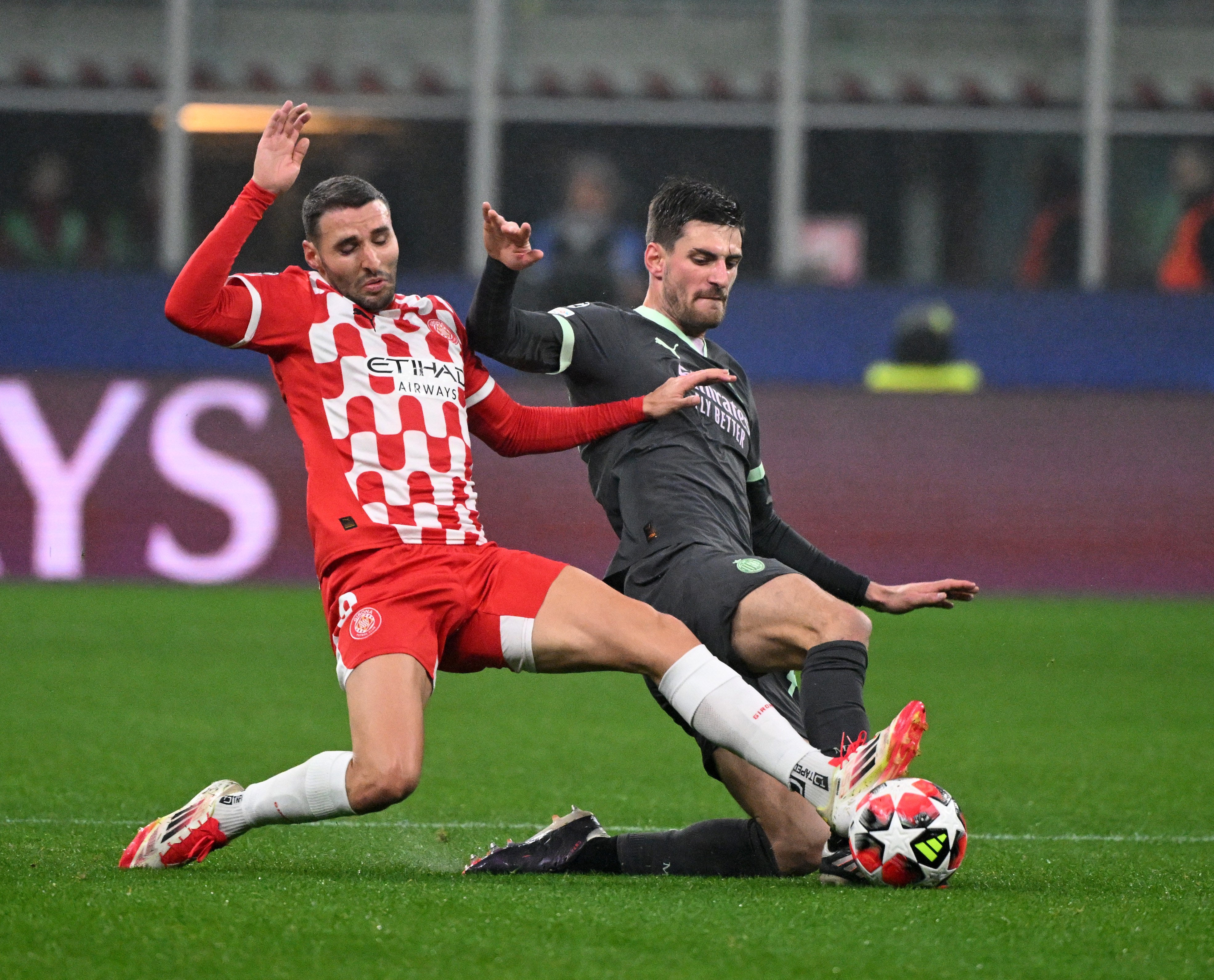 包含欧洲足球联赛强队势如破竹，实力尽显的词条