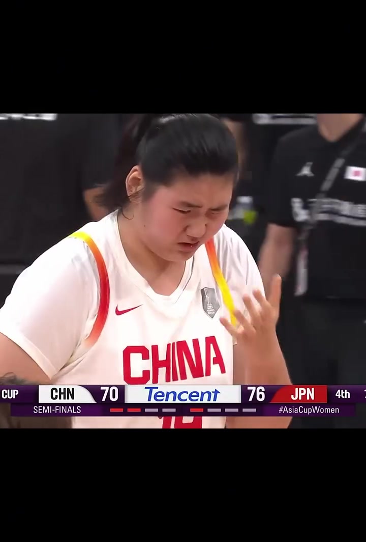 比赛疑云!争议判罚引发热议 比赛疑云!争议判罚引发热议