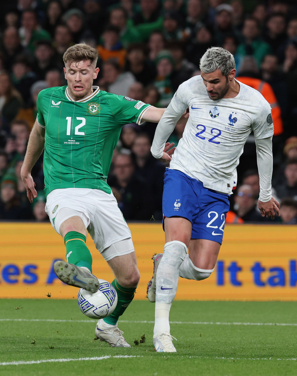 拼尽全力！国家队在欧锦赛预选赛中迎战强敌