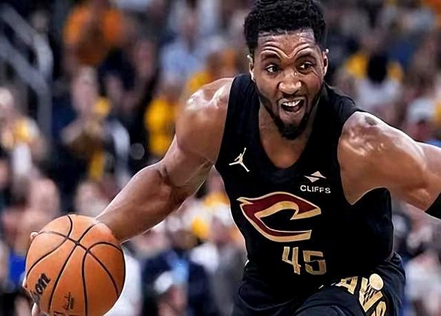 米兰体育直播-骑士队老将在季后赛中发挥稳定