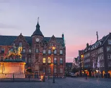 米兰体育在线-杜塞尔多夫队逆袭成功，一飞冲天