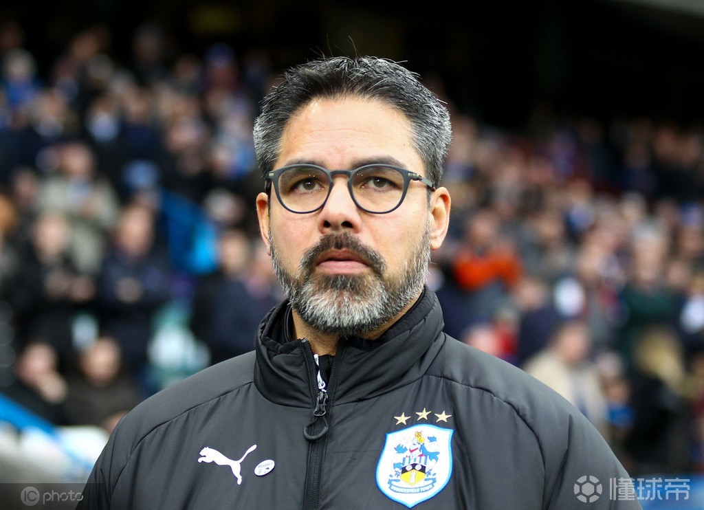 米兰体育官网入口-沙尔克主帅赞扬年轻新秀表现