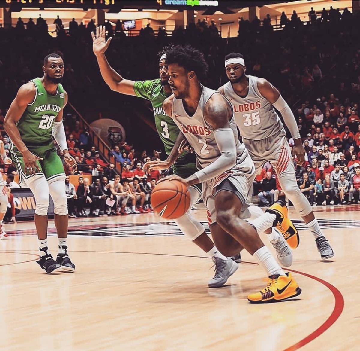 全球球员在世界篮球联赛上演精彩对决 全球球员在世界篮球联赛上演精彩对决