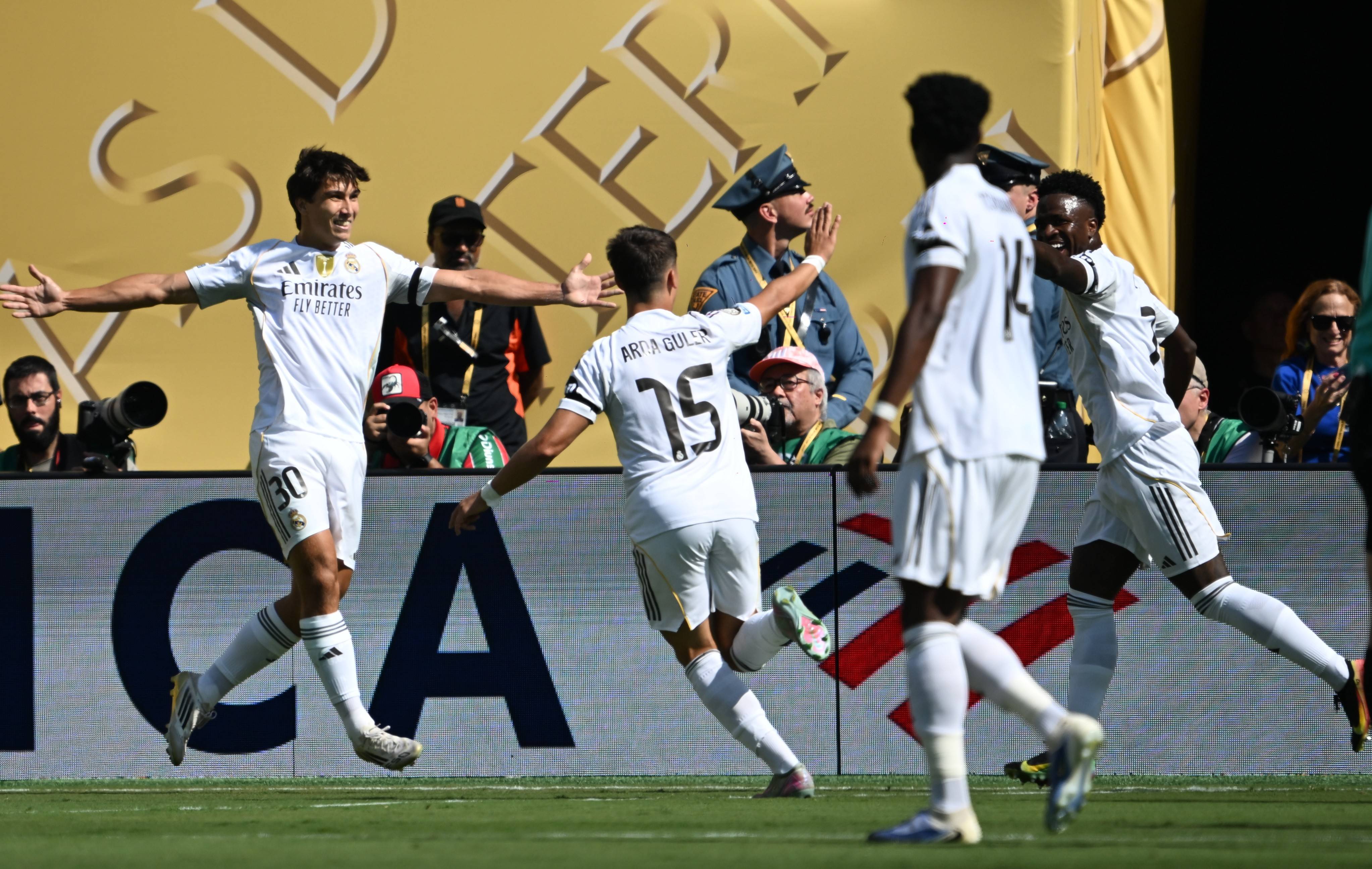 皇家马德里大胜多特蒙德，轻松晋级