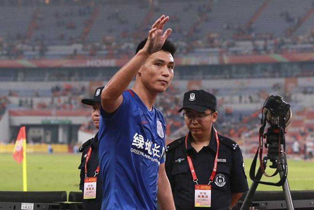 包含鲁能遭遇连败，士气跌至谷底的词条