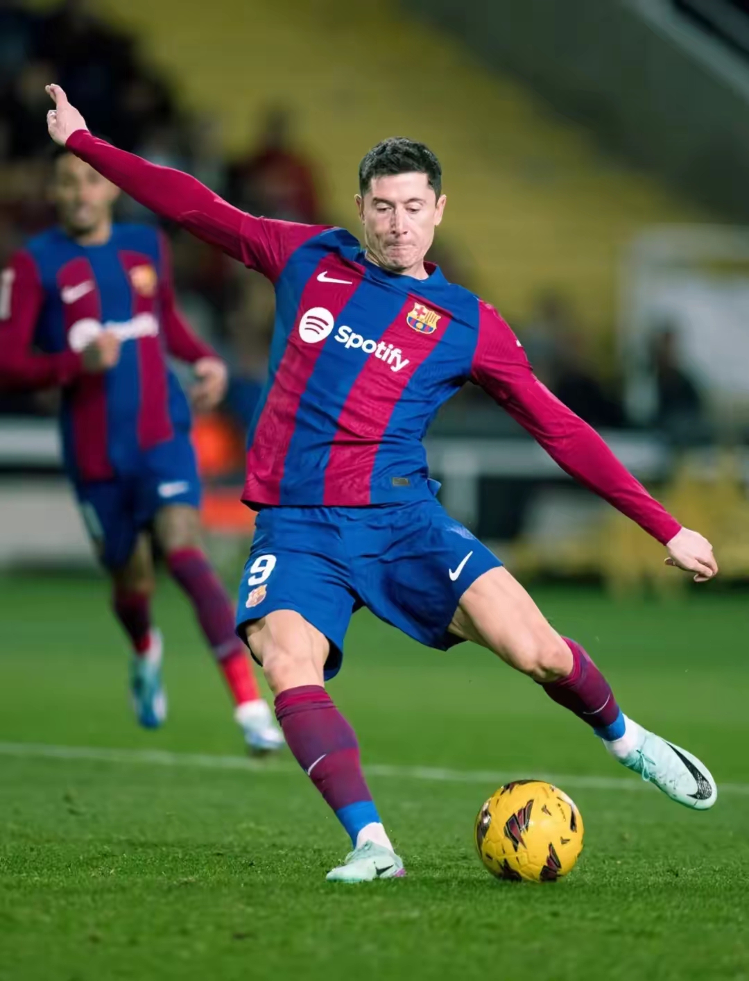 米兰体育官方入口-沙尔克在主场坐和皇家马德里，表现出色的简单介绍