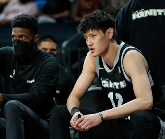 黄蜂对阵篮网，紧张悬疑，犹如大片剧情