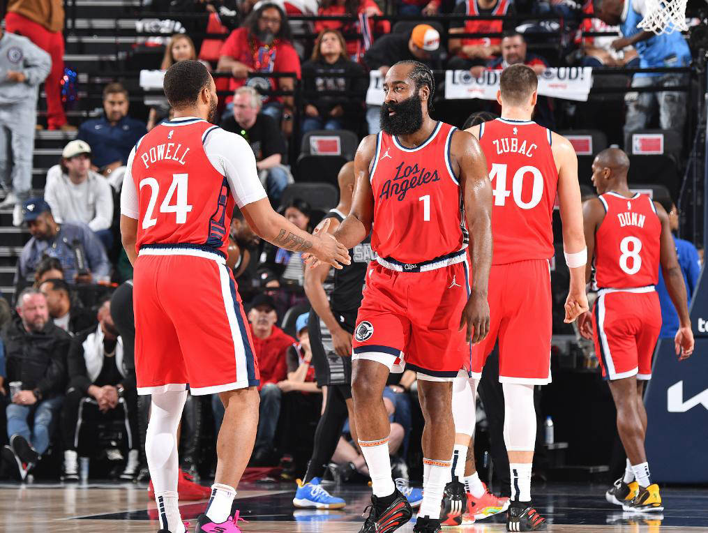 火箭背靠背比赛全胜,成为西部球队榜首 火箭背靠背比赛全胜,成为西部球队榜首