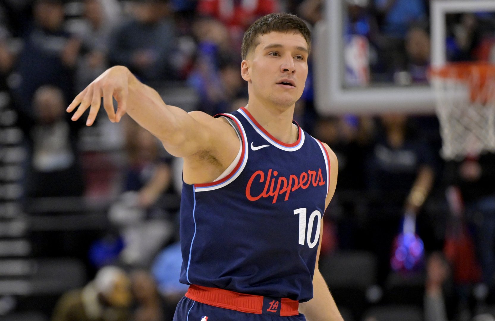 米兰体育在线登录-爵士球星博格达诺维奇宣布因伤赛季报销，球队备战面临新的挑战的简单介绍