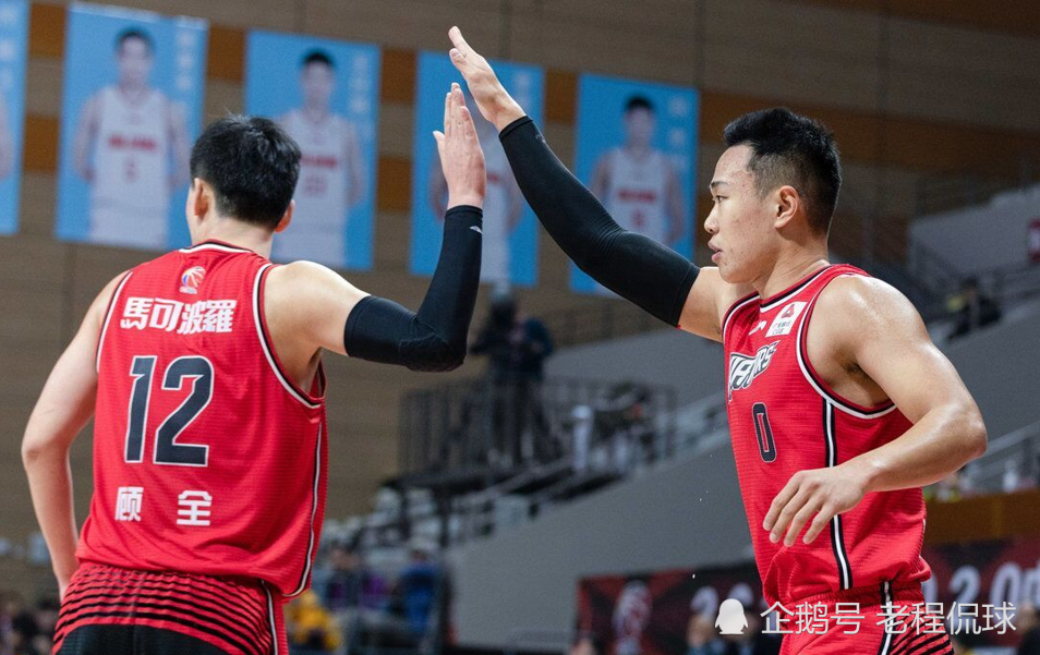 米兰体育直播-天津金鹰队客场胜利，成功逆转晋级